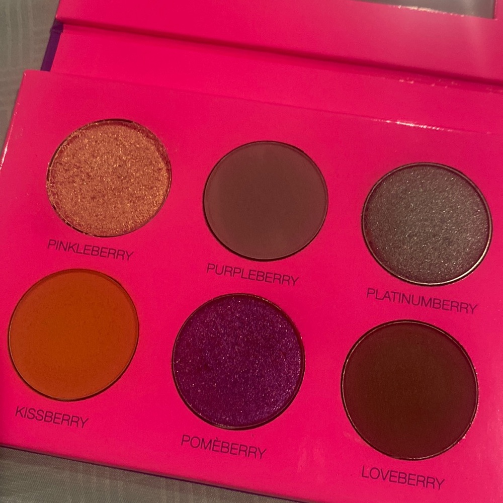 Coloured Raine Berry Cute Eyeshadow Palette